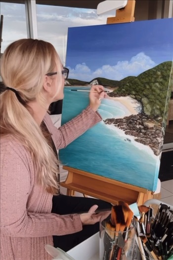 Libby-McKenzie-Artist-at-work.jpg